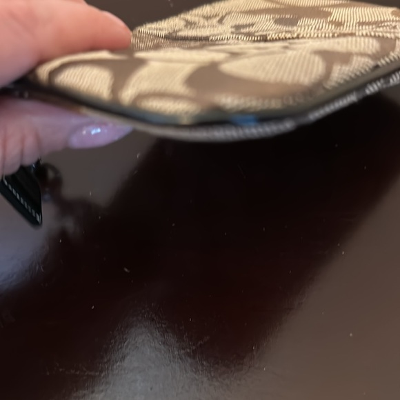 Coach patchwork wristlet.Brown snd tan. Good condition - Picture 4 of 5